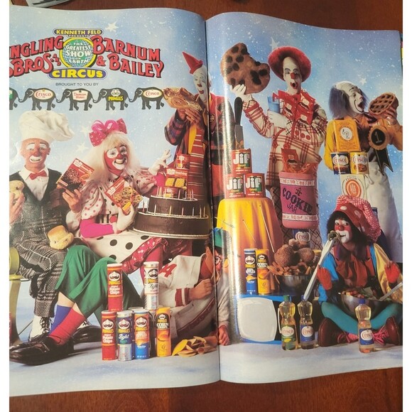 Ringling Bros Barnum and Bailey Souvenir Program and Magazine 121st Edition 1991 - Picture 5 of 9